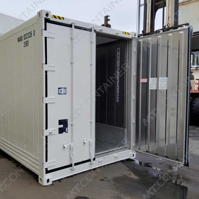 Weißer 20 Fuß High Cube Kühlcontainer NARU 032326 0 mit offener Tür