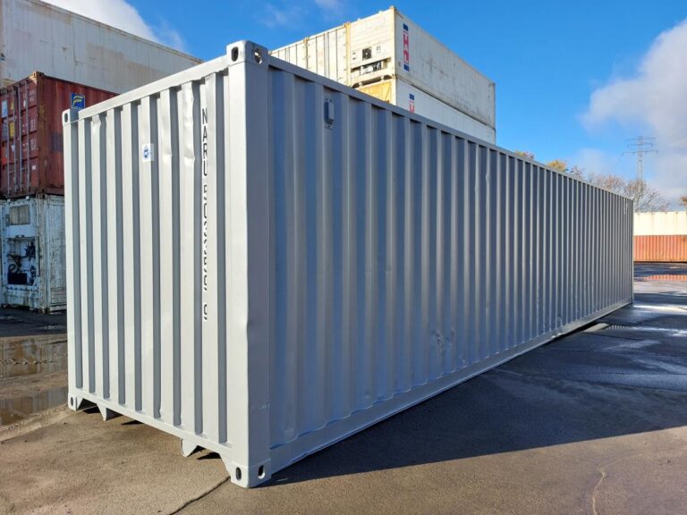 Container-Fundament: 40-Fuß-Lagercontainer auf befestigter Stellfläche