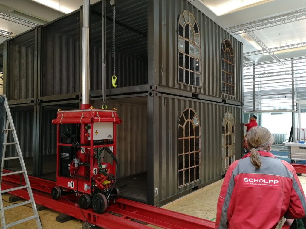 Container-Aufbau mit Kran