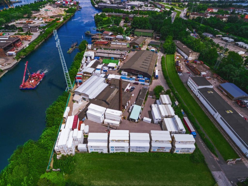 Containerdepot Reiherstiegdeich in Hamburg-Wilhelmsburg aus der Luft – See-, Lager- und Kühlcontainer im Bestand von MT Container