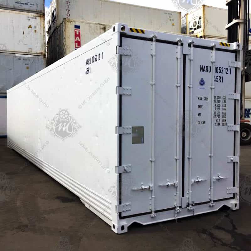 Weißer Kühlcontainer NARU 105212-1 mit geschlossenen Türen.