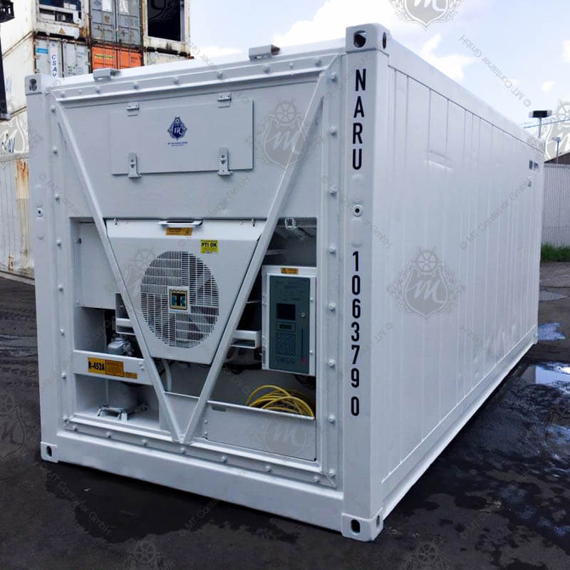 Ein weißer 20 Fuß Kühlcontainer mit der Aufschrift "NARU 106379-0".
