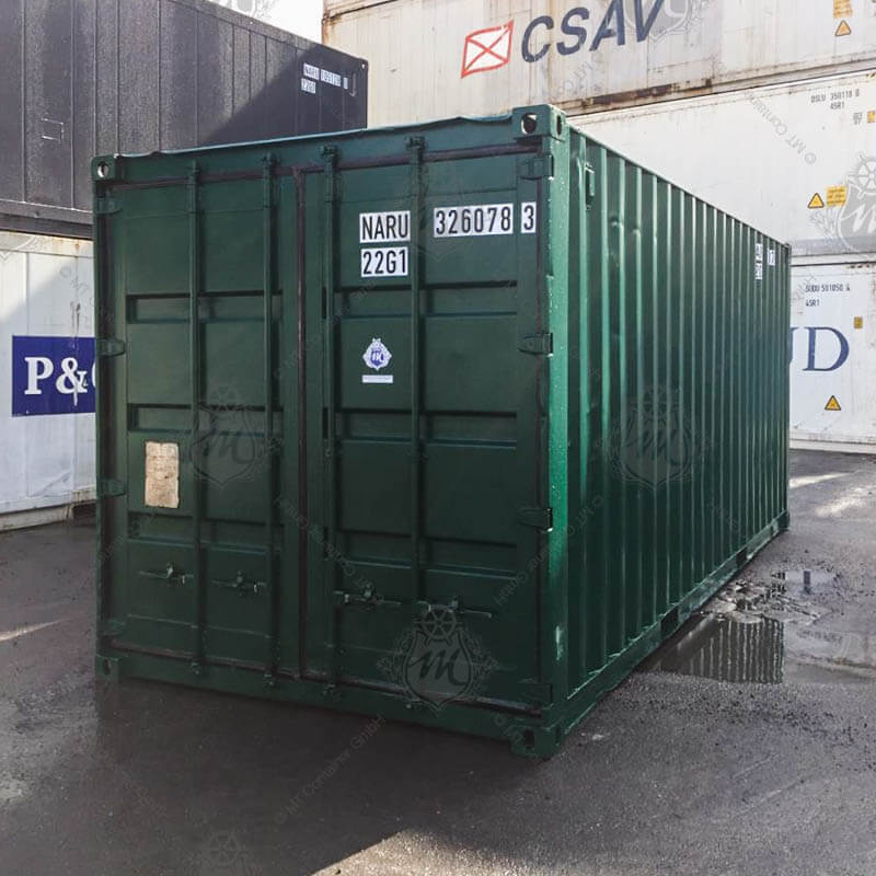 Zu sehen ist ein grüner 20 Fuß Lagercontainer mit der Aufschrift NARU 326078-3.