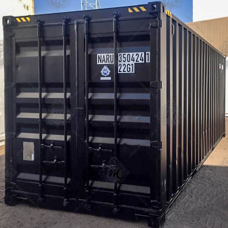 Schwarzer 20-Fuß-Lagercontainer NARU 350424-1 mit robustem rechteckigem Design und zwei dicht schließenden Flügeltüren an der Front.