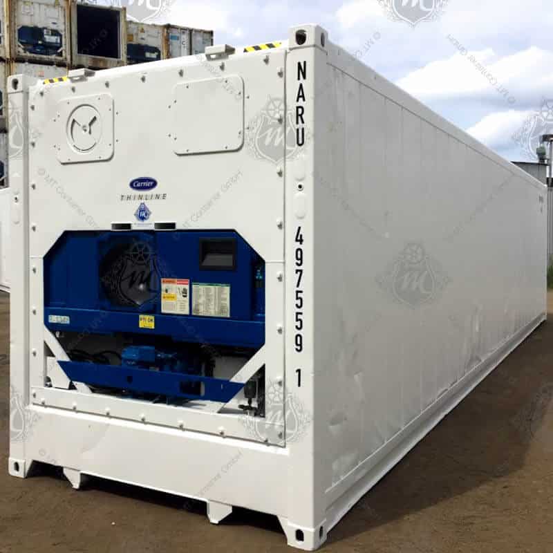 Weißer 40-Fuß High Cube Kühlcontainer mit der Kennung NARU 497559-1, ausgestattet mit einer blauen Carrier-Kühlanlage an einer der Stirnseiten.