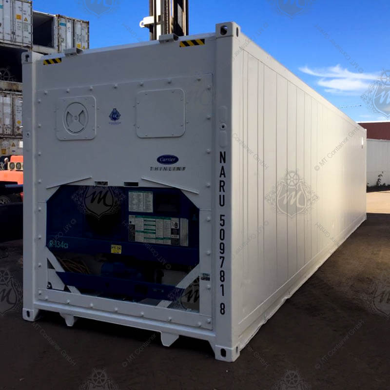 Ein weißer 40-Fuß High Cube Kühlcontainer mit der Aufschrift NARU 509781-8. Die Kühlanlage befindet sich an einem Ende des Containers.