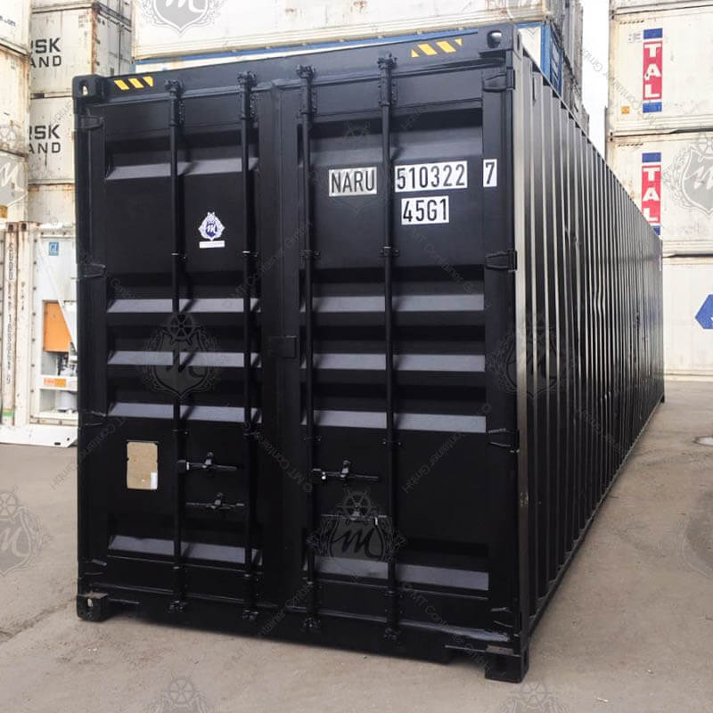 Ein schwarzer 40 Fuß High Cube Seecontainer vom Typ NARU 510322-7 steht auf einem Betonboden.