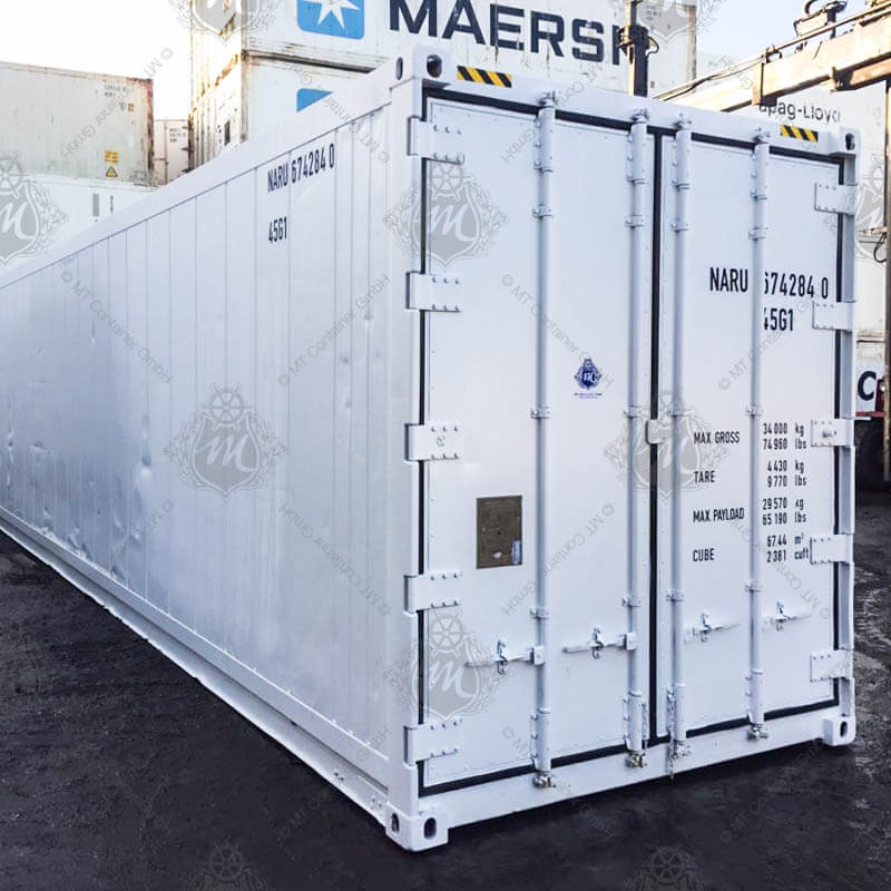 Ein weißer 40 Fuß High Cube Isoliercontainer mit der Aufschrift NARU 674284-0 steht geschlossen, mit robusten Verriegelungen und strukturierten Seitenwänden.