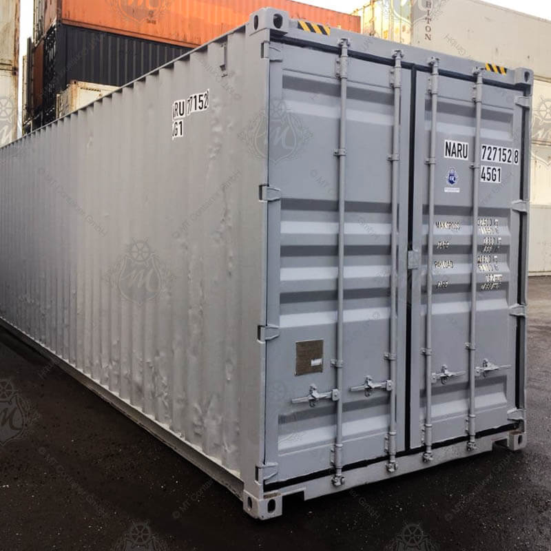 Grauer 40-Fuß-High-Cube-Seecontainer mit der Aufschrift "NARU 727152-8".