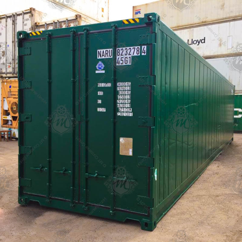 Ein grüner 40 Fuß High Cube Isoliercontainer NARU 823278-4 steht auf einem Asphaltboden.