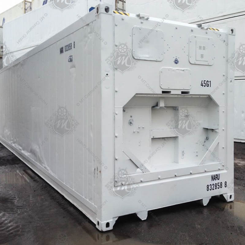 Ein weißer 40-Fuß-High-Cube-Isoliercontainer mit der Aufschrift "NARU 832858-8."