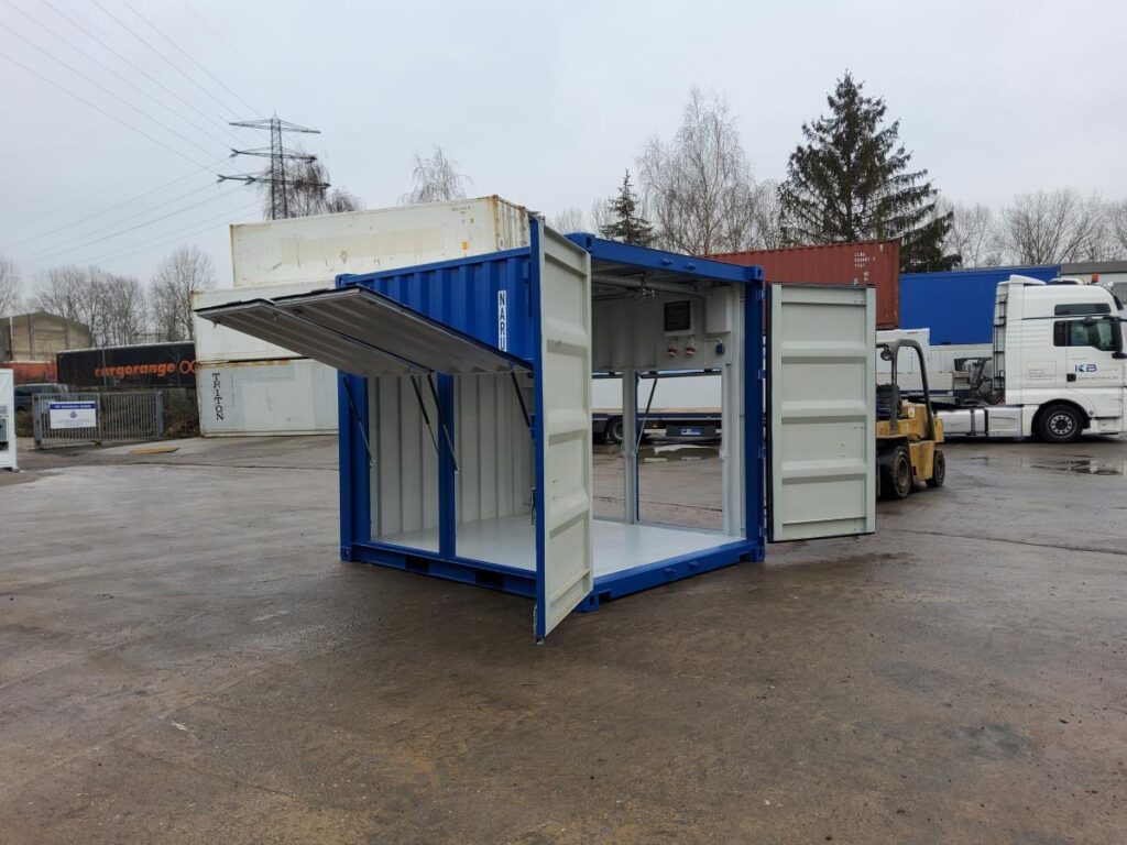 Ein blauer speziell angefertigter Werkstattcontainer für die Lagerung ihrer Werkzeuge und Materialien.