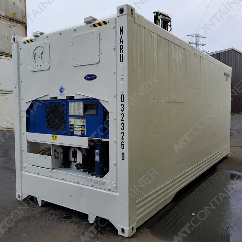 Das Bild zeigt einen weißen 20 Fuß High Cube Kühlcontainer NARU 032326-0 mit blauer Kühlanlage auf der Vorderseite.