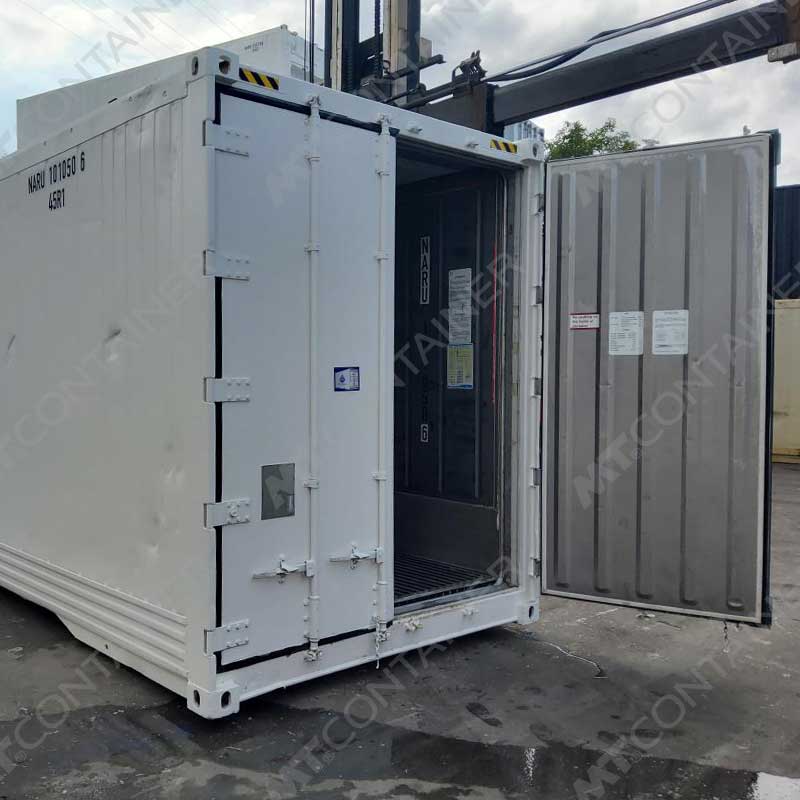Weißer 40 Fuß High Cube Kühlcontainer NARU 101050 6 mit offener Tür