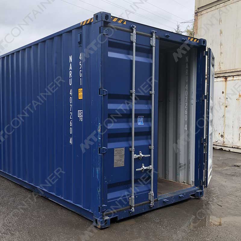 Blauer 40 Fuss High Cube Lagercontainer, Typ und Name: NARU 407260-4, leicht geöffnet.