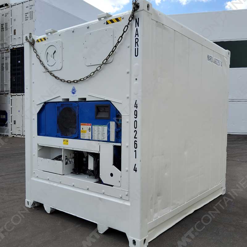 Weißer 10 Fuss High Cube Kühlcontainer NARU 490261-4. Die Frontseite enthält eine blaue Kühlanlage und diverse Anschlüsse und Anzeigen.