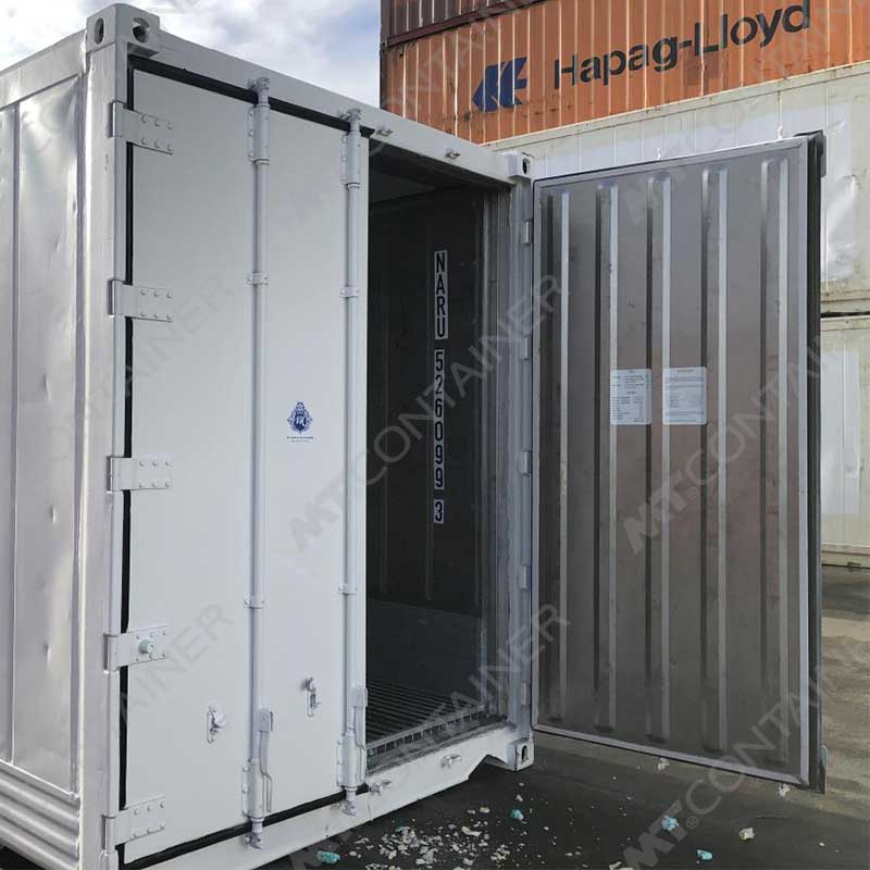 Weißer 10 Fuß High Cube Kühlcontainer NARU 526099 3 mit offener Tür