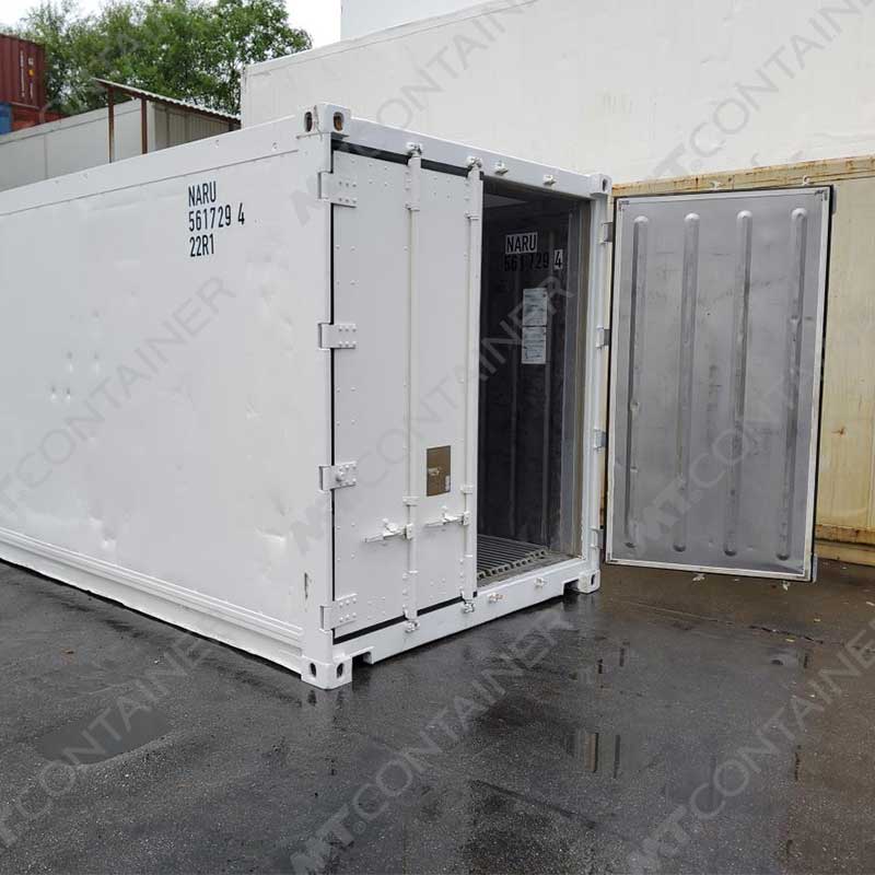 Weißer 20 Fuß Kühlcontainer NARU 561729 4 mit offener Tür